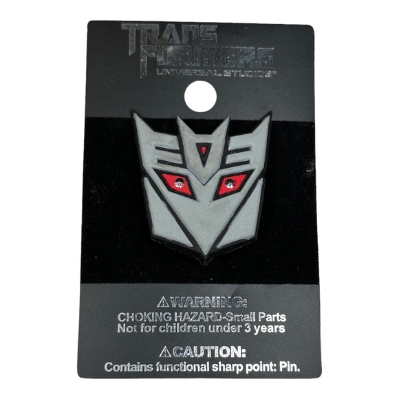 Universal Studios Transformers Decepticon Shield LED Pin - Picture 1 of 1